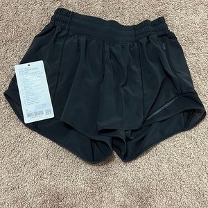 Lululemon Hotty Hot Low Rise Shorts 4” Size 4